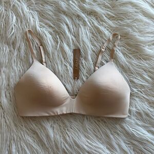 Skims Wireless Form T-shirt Bra Sand Size 36B